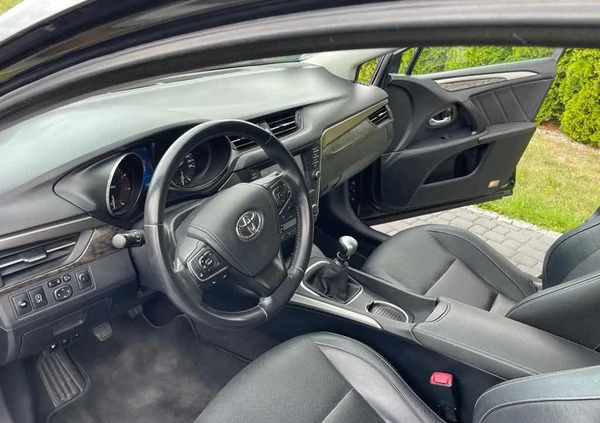 Toyota Avensis cena 47900 przebieg: 240000, rok produkcji 2015 z Dzierzgoń małe 704